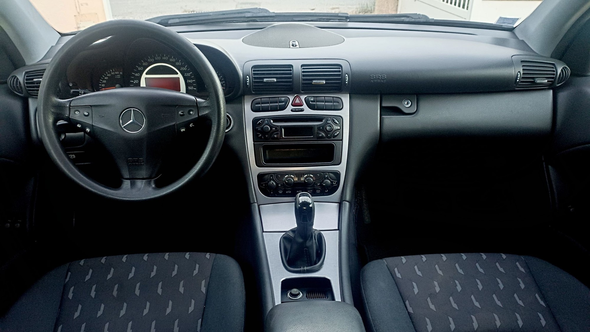 Mercedes C 180K — photo 10